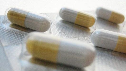 Lidé přeprodávají léky na webu, hrozí jim pokuty